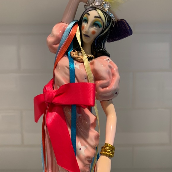 Lanvin Paris porcelain collectors figure. - Picture 4 of 7